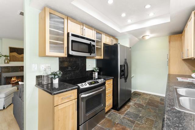 4535 Chateau Drive, San Diego CA: https://media.crmls.org/mediaz/7cd5b270-f0cf-46bb-9a5b-1676c0570120.jpg