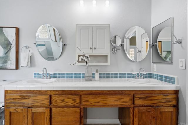 31503 Stardust Lane, Valley Center CA: https://media.crmls.org/mediaz/7cd5ff4a-7956-4e4e-ae8e-31d2e0fdc573.jpg