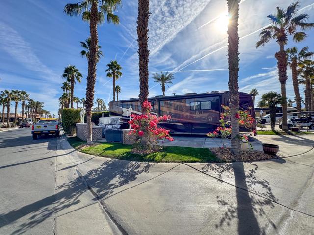80394 Avenue 48, Indio CA: https://media.crmls.org/mediaz/7cd69c9a-1650-4aaf-87bd-949ad41928d6.jpg