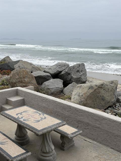 1460 Seacoast, Imperial Beach CA: https://media.crmls.org/mediaz/7cd739a5-b4bf-488e-92c9-cd2f7f448223.jpg