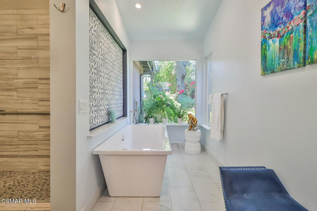 2433 Calle Narciso, Thousand Oaks CA: https://media.crmls.org/mediaz/7cd74c92-d282-4c77-a0a0-74f7a90649e2.jpg