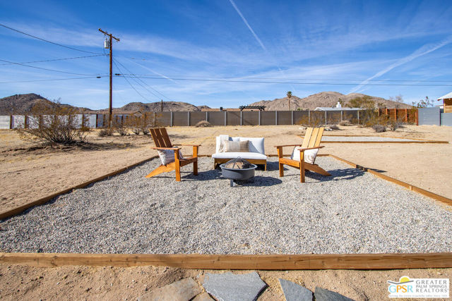 4742 Avenida La Flora Desierta, Joshua Tree CA: https://media.crmls.org/mediaz/7cd77994-2671-45d8-851a-521dcc55ae14.jpg