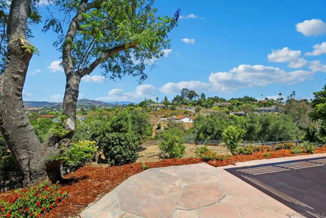 974 Via Hillview, Fallbrook CA: https://media.crmls.org/mediaz/7cd779a3-6833-4b22-bfcc-29d6e9ab68bd.jpg