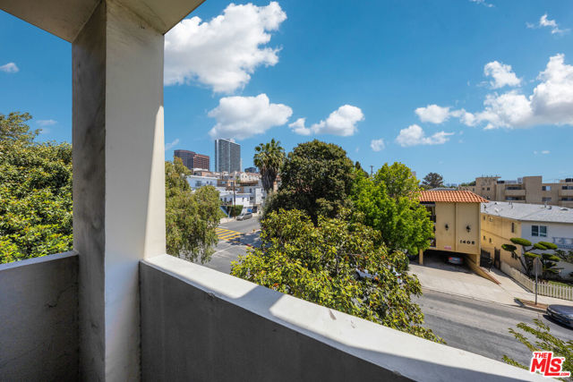 1409 Armacost Avenue, Los Angeles CA: https://media.crmls.org/mediaz/7cd788de-abf3-4992-bf60-422f6a4c5ca4.jpg