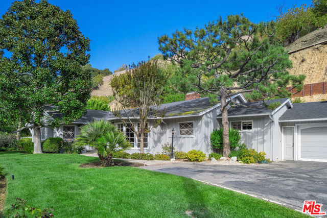 3520 Longridge Avenue photo 4