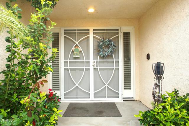 6464 San Como Lane, Camarillo CA: https://media.crmls.org/mediaz/7cd821c4-2766-4a4a-b7a0-49fa02e33a04.jpg