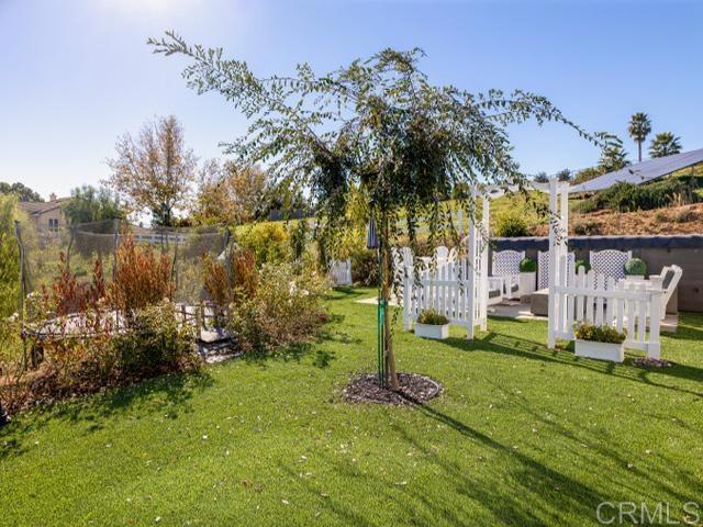 2255 Via Dulcea, Fallbrook CA: https://media.crmls.org/mediaz/7cd8428d-38b5-418f-acf5-4c01cc1dbc4c.jpg