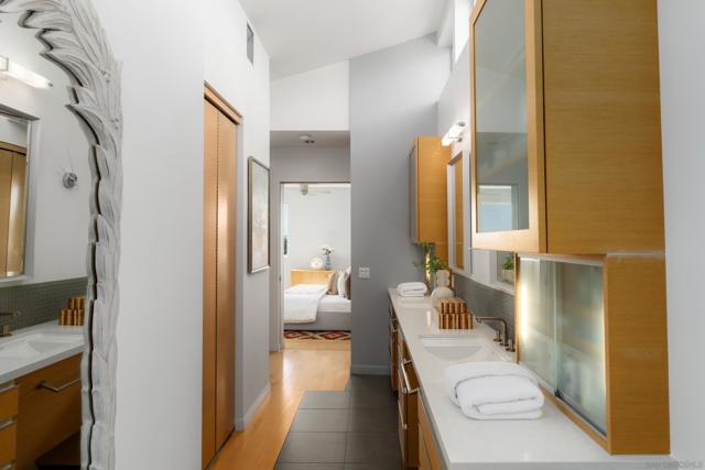 2730 Brant St, San Diego CA: https://media.crmls.org/mediaz/7cd87cfa-fa09-46cb-9b51-7438b56d8c54.jpg
