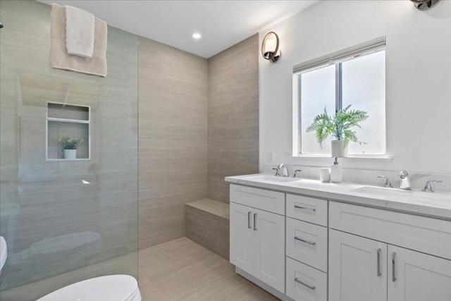 15 Naranja Way, Portola Valley CA: https://media.crmls.org/mediaz/7cd8b047-90ec-4052-b5cf-dbbff1d14e09.jpg