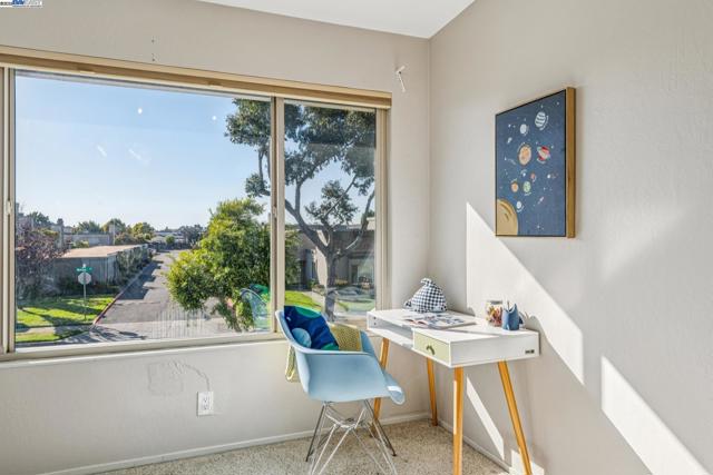 1030 Melrose Ave, Alameda CA: https://media.crmls.org/mediaz/7cd93f53-4391-47cc-816f-fffed2a876f1.jpg