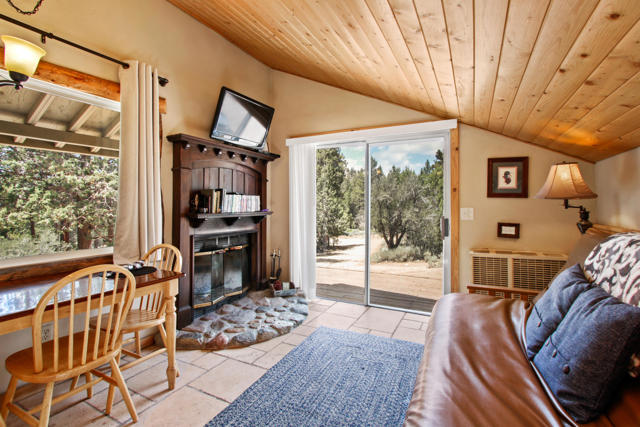 43630 Rainbow Lane, Angelus Oaks CA: https://media.crmls.org/mediaz/7cd97a85-fbc3-42ed-bb3c-786c92cb108e.jpg