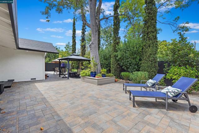 1838 Sunnyvale Ave, Walnut Creek CA: https://media.crmls.org/mediaz/7cd9cb93-a828-4b90-aa84-e9e4cd484eca.jpg