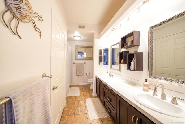 12083 Tivoli Park Row, San Diego CA: https://media.crmls.org/mediaz/7cd9e656-1832-4687-8e0e-ffdac5127e2d.jpg