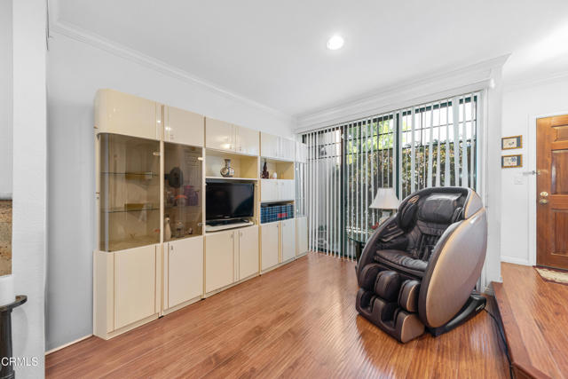 832 Magnolia Avenue, Pasadena CA: https://media.crmls.org/mediaz/7cda0379-e64d-41f2-bfdf-30dd7c9dcebc.jpg