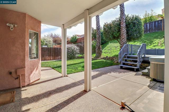 1728 Peachwillow St, Pittsburg CA: https://media.crmls.org/mediaz/7cda383c-f0d4-40ff-978c-db776f757cd1.jpg
