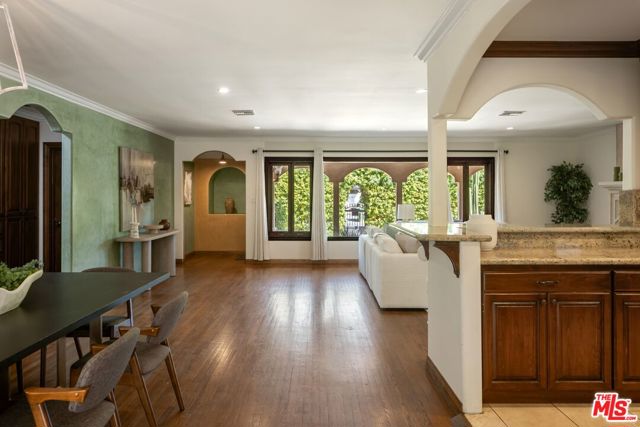 13800 Erwin Street photo 29