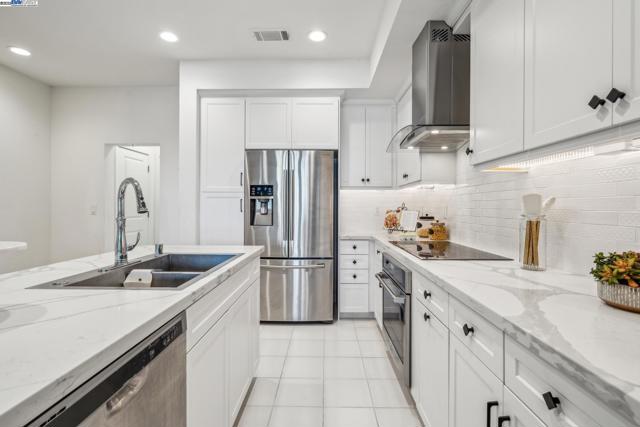 Image 10 of 44 For 2110 Clement Ave