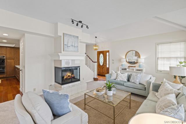717 C Ave, Coronado CA: https://media.crmls.org/mediaz/7cdc685f-d98b-4736-9220-098ed5b71164.jpg