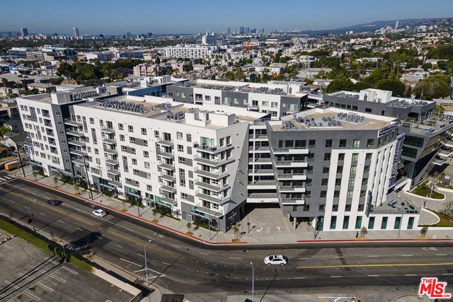 1331 N Cahuenga Boulevard, Los Angeles CA: https://media.crmls.org/mediaz/7cdc6eea-2c2e-4e20-9a77-6d83fc23ae4f.jpg
