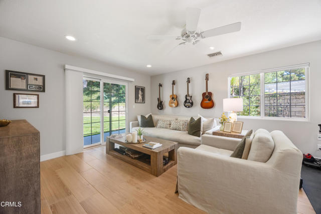 27220 Waterford Drive, Valencia CA: https://media.crmls.org/mediaz/7cdc9937-da52-41dd-a6e3-c5be8ccb7ebb.jpg