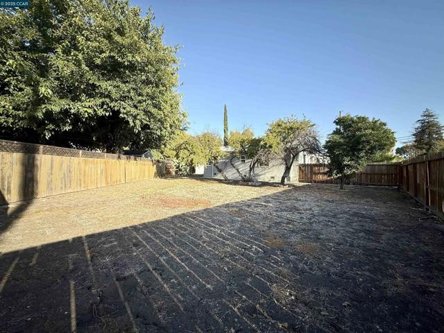 2311 Crescent Dr, Concord CA: https://media.crmls.org/mediaz/7cdcc59a-4ee1-48a4-a6cb-415b5ce125a0.jpg