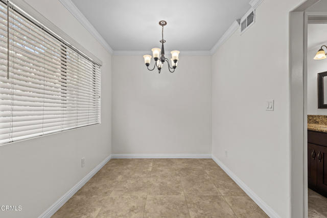 Detail Gallery Image 14 of 33 For 21931 Burbank Bld #5,  Los Angeles,  CA 91367 - 3 Beds | 2/1 Baths