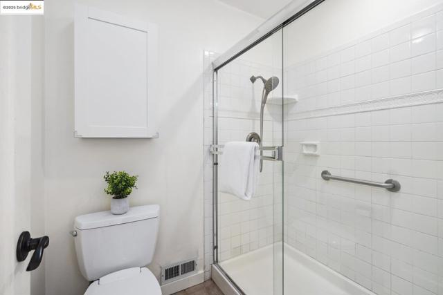 128 Alamo Sq, Alamo CA: https://media.crmls.org/mediaz/7cdd6c0c-9494-4da2-8df1-9329bf84c5cb.jpg