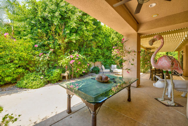 7 Chopin Court, Rancho Mirage CA: https://media.crmls.org/mediaz/7cdd80f0-a0a4-4937-8bbd-0f81611af34c.jpg