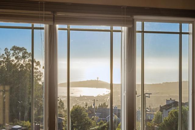 107 Dolphine Avenue, El Granada CA: https://media.crmls.org/mediaz/7cdd97af-fdcf-4399-beea-f676f5bb4da1.jpg