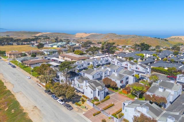 3095 Marina Drive, Marina CA: https://media.crmls.org/mediaz/7cde1c65-3c8e-4afc-85a7-e649fd488545.jpg