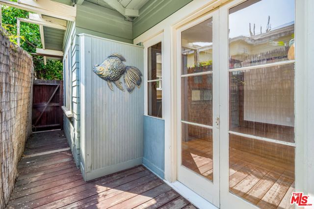 839 Milwood Avenue, Venice CA: https://media.crmls.org/mediaz/7cdeb363-178b-4ba4-96c0-f0b2c62a17b2.jpg