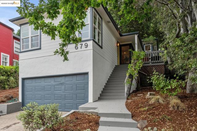 679 Mandana Blvd, Oakland CA: https://media.crmls.org/mediaz/7cdec41a-e89d-4f3d-97e8-a7736b223bf7.jpg
