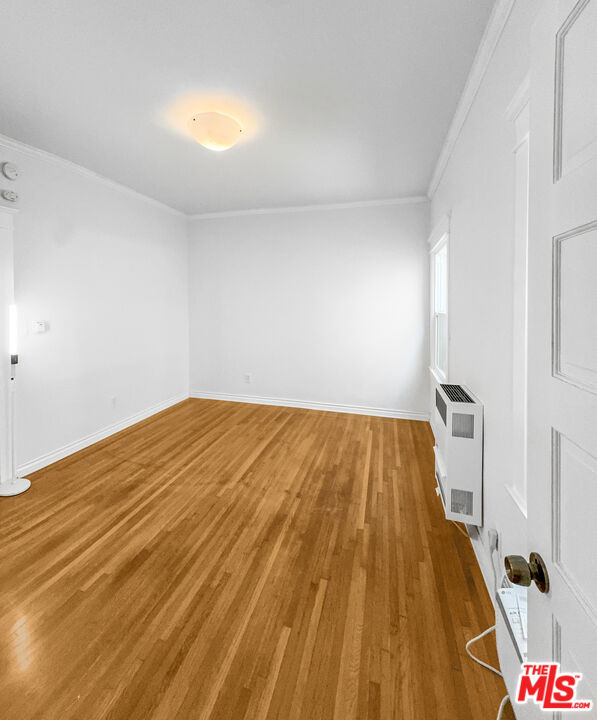1944 Argyle Avenue, Los Angeles CA: https://media.crmls.org/mediaz/7cded04c-3389-4d50-8b46-9afa63efaab9.jpg