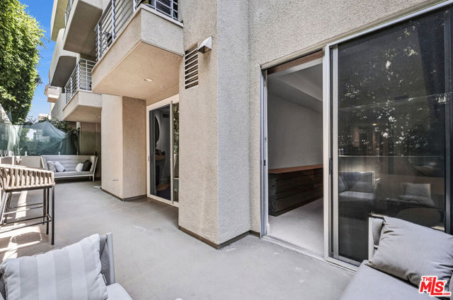 1521 Greenfield Avenue, Los Angeles CA: https://media.crmls.org/mediaz/7cdf1233-1b2c-4855-af9e-ecea539eb655.jpg