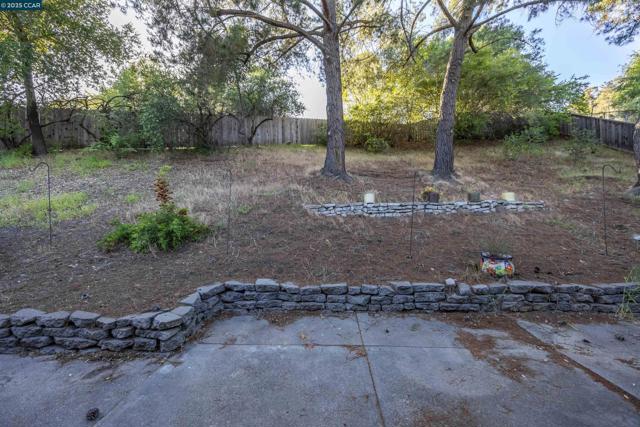 320 Miranda Ln, Alamo CA: https://media.crmls.org/mediaz/7cdf2197-80ca-42e6-af31-46b0aee760e8.jpg