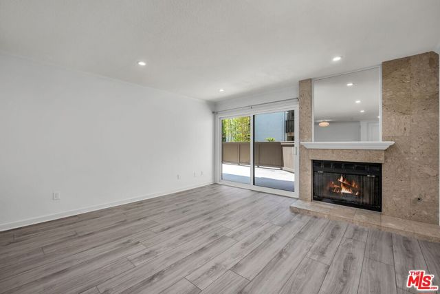 8600 Tuscany Avenue, Playa del Rey CA: https://media.crmls.org/mediaz/7cdf8da6-73db-4775-89cc-a626e1c935bf.jpg