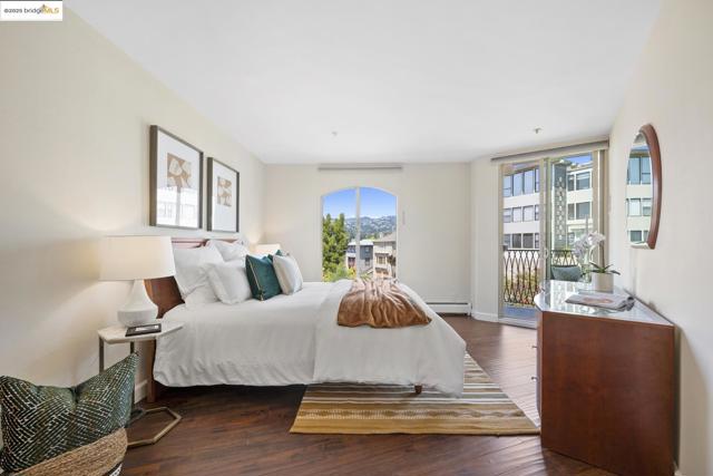 5405 Carlton St, Oakland CA: https://media.crmls.org/mediaz/7ce0436c-957b-4ee6-b450-272f67aee822.jpg