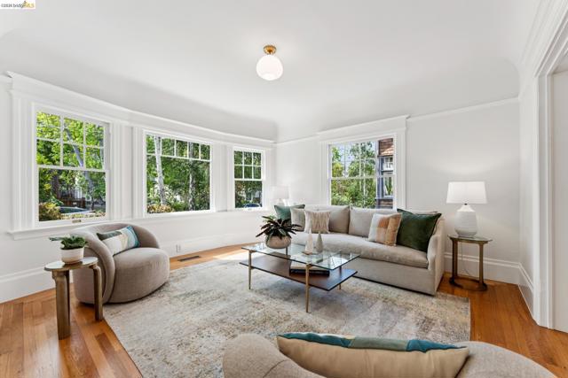 Image 7 of 60 For 2035 Francisco St