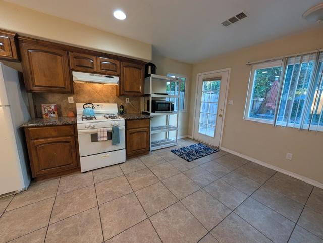 3806 Round Valley Circle, Stockton CA: https://media.crmls.org/mediaz/7ce06026-f712-4184-9aa6-0d60390e20f0.jpg