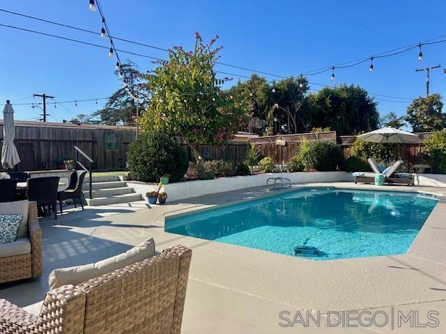 3275 Maezel Ln, Carlsbad CA: https://media.crmls.org/mediaz/7ce07fe1-15c5-414a-9a9a-558f62621121.jpg
