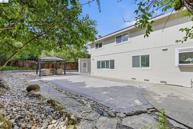 11593 Ladera Ct, Dublin CA: https://media.crmls.org/mediaz/7ce0a8f1-e7e7-4e69-9f49-72dee368831d.jpg