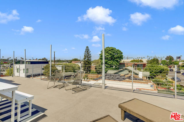 809 Brooks Avenue, Venice CA: https://media.crmls.org/mediaz/7ce0a968-4956-4a6b-8cec-99150ec6617d.jpg