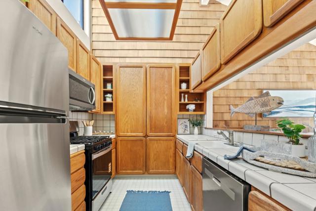 461 Dela Vina Avenue, Monterey CA: https://media.crmls.org/mediaz/7ce0e571-18ca-48f4-90d9-42aa0de23813.jpg