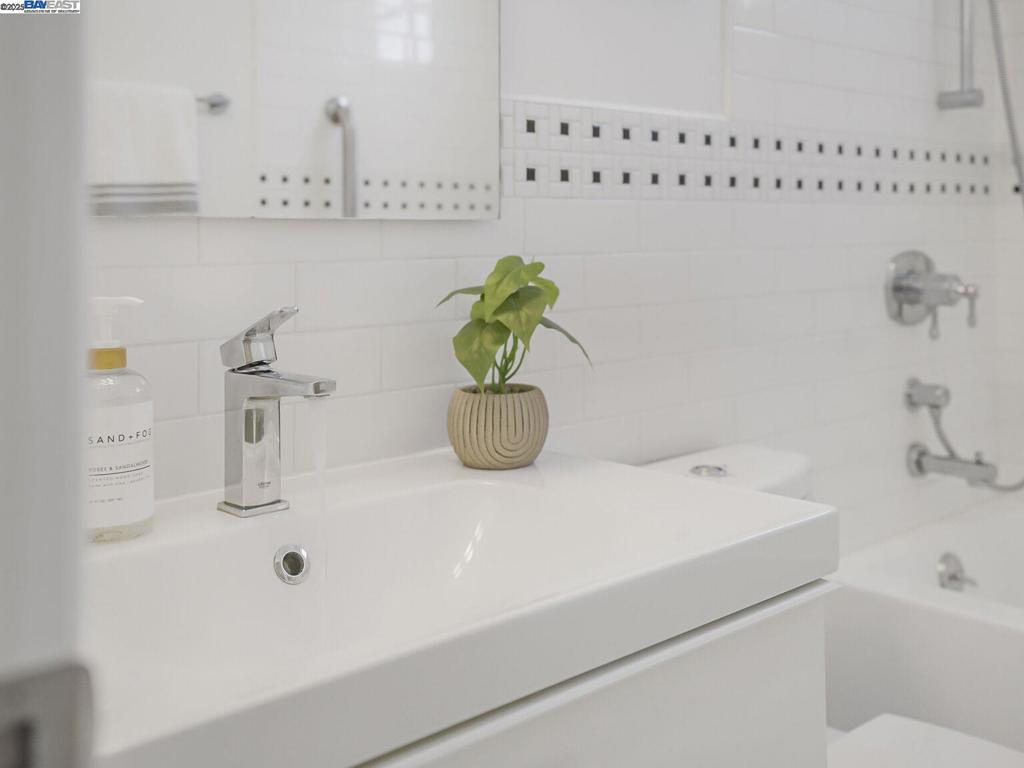 https://media.crmls.org/mediaz/7ce163e4-5857-474a-b810-c3667d834086.jpg?preset=X-Large