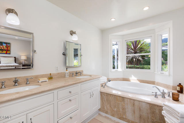 Detail Gallery Image 22 of 54 For 941 Wiladonda Dr, La Canada Flintridge,  CA 91011 - 3 Beds | 3/1 Baths