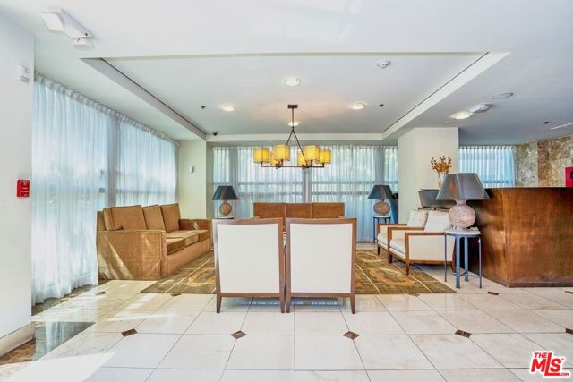 702 S Serrano Avenue, Los Angeles CA: https://media.crmls.org/mediaz/7ce30c38-fe90-4886-bfbc-3f76e81c0293.jpg