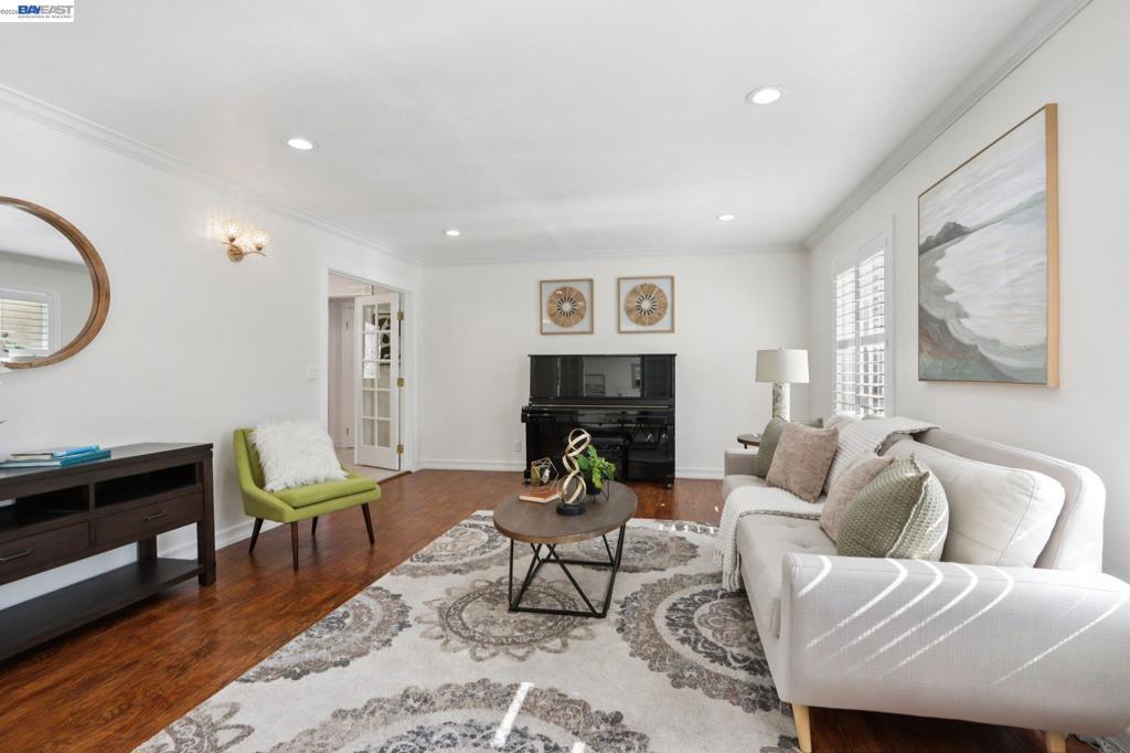 https://media.crmls.org/mediaz/7ce390b3-9065-463a-a2b3-ade390b15e62.jpg?preset=X-Large
