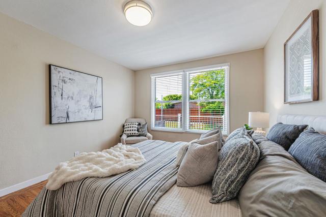 1359 Madera Avenue, Menlo Park CA: https://media.crmls.org/mediaz/7ce39c2e-18c4-405b-973c-18caa6d78bba.jpg
