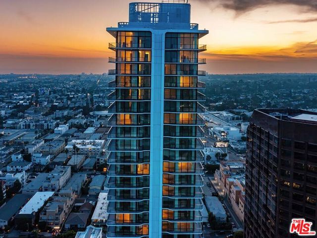 11750 Wilshire Boulevard, Los Angeles CA: https://media.crmls.org/mediaz/7ce3b63c-6fa6-4362-92b4-16ba5a91c582.jpg