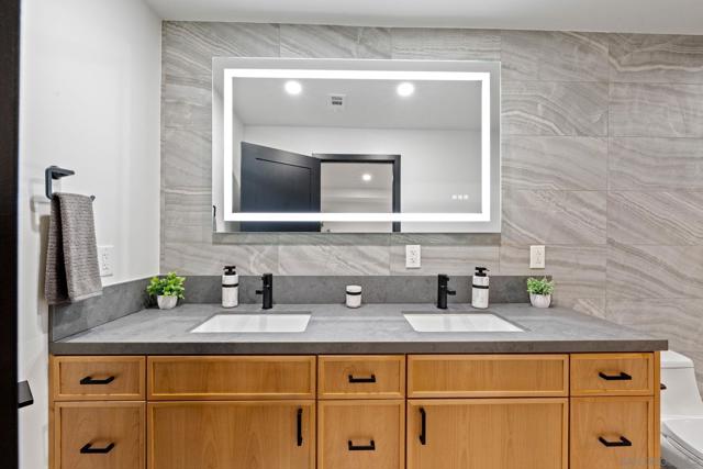 Image 24 of 48 For 4664 Isleta Ave